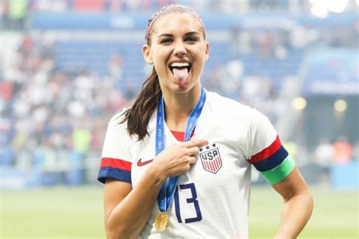 Alex Morgan biografía, edad, altura, esposa, net worth, familia