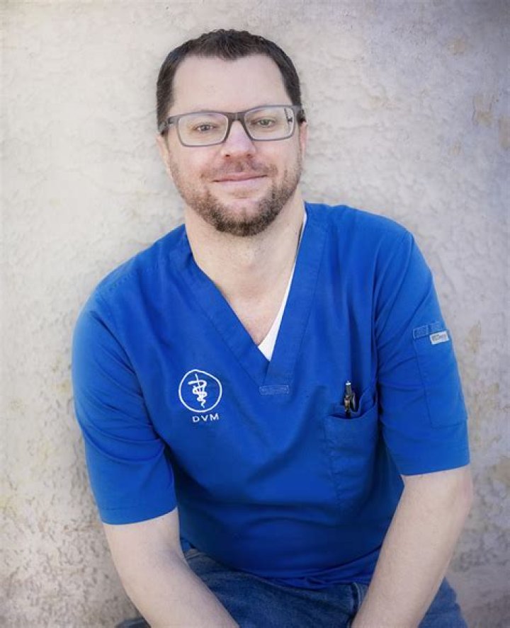 Brian Sinclair (veterinary surgeon) Biography, Age, Height, Wife, Net Worth and Family