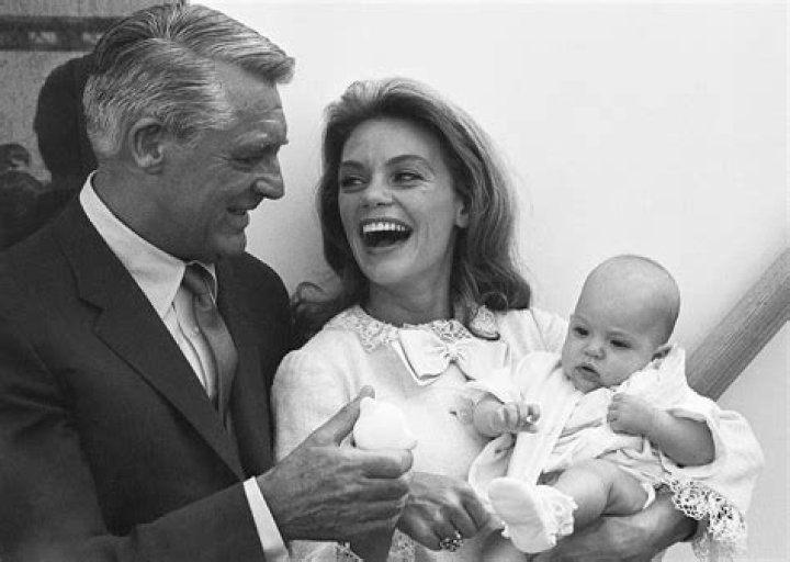 Cynthia Bouron biografía, edad, altura, esposa, net worth, familia