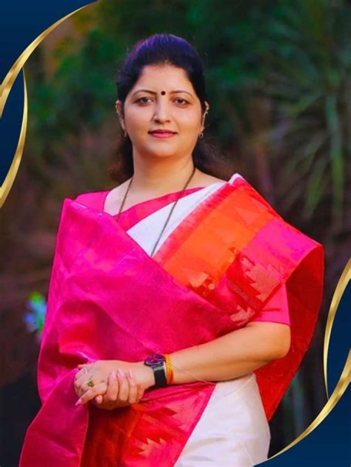 D. V. Chanaka Biography, Age, Height, Wife, Net Worth, Family