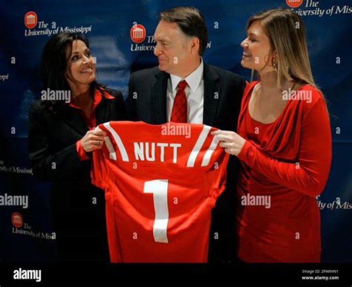 Houston Nutt Biography, Age, Height, Wife, Net Worth, Family