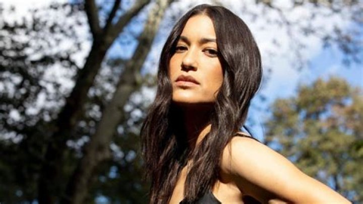 Julia Jones Biography, Age, Height, Husband, Net Worth, Family
