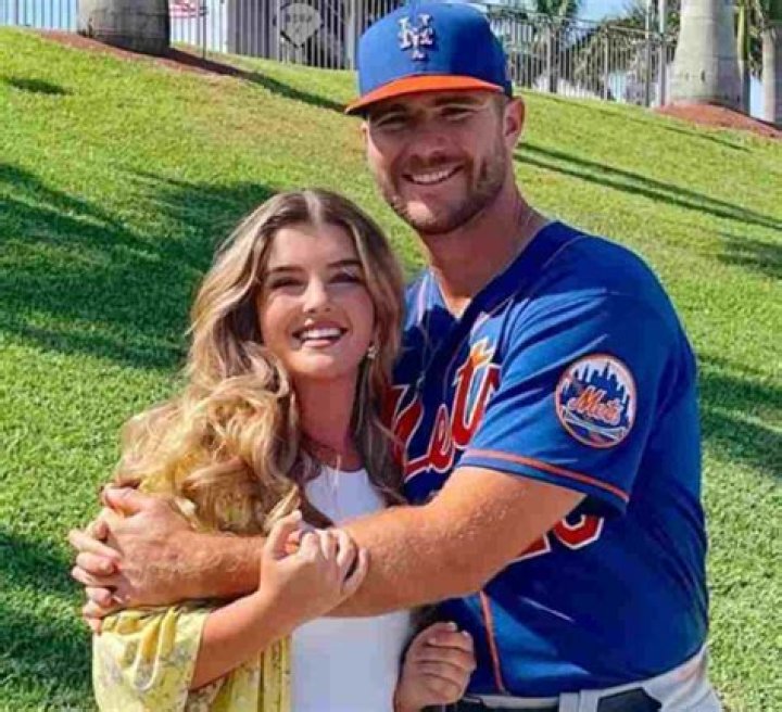 Kiko Alonso Biography, Age, Height, Wife, Net Worth, Family