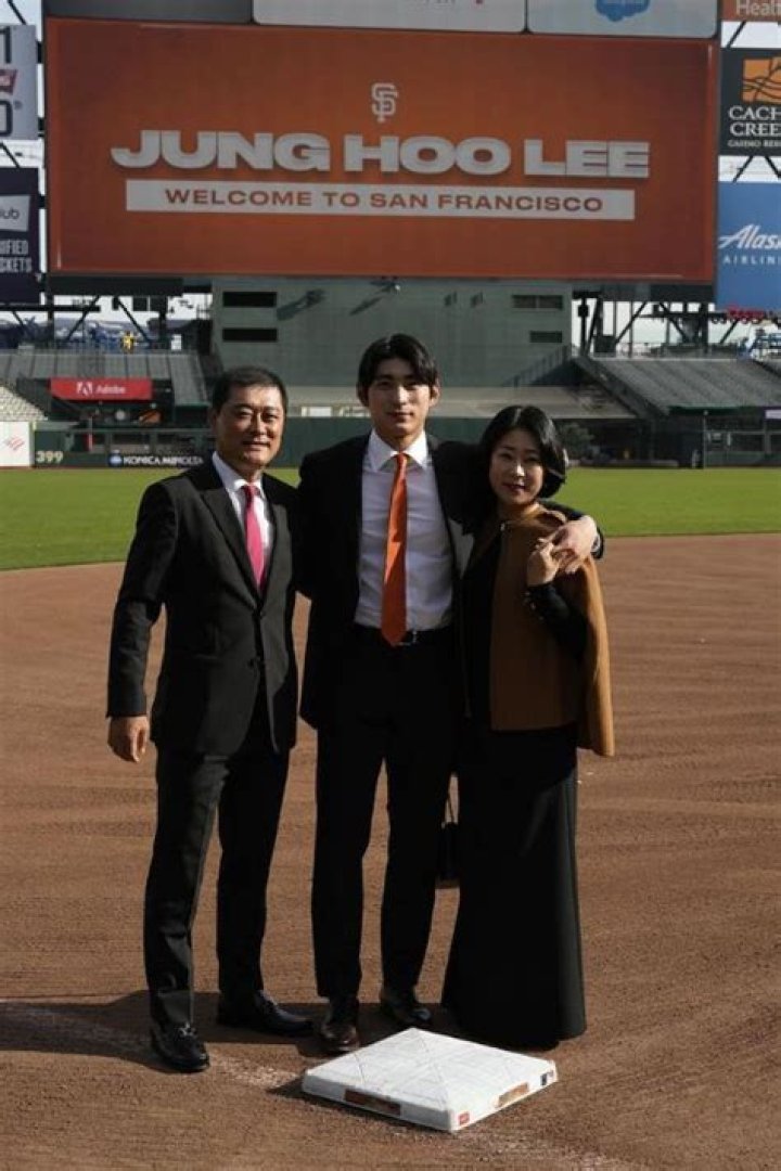 Lee Jung-hoo Biography, Age, Height, Wife, Net Worth, Family