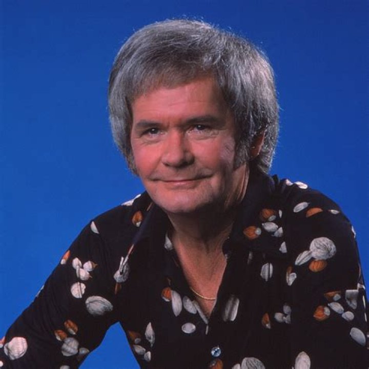 Loryn Locklin Biography, Age, Height, Husband, Net Worth, Family