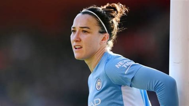 Lucy Bronze Biography, Age, Height, Husband, Net Worth, Family