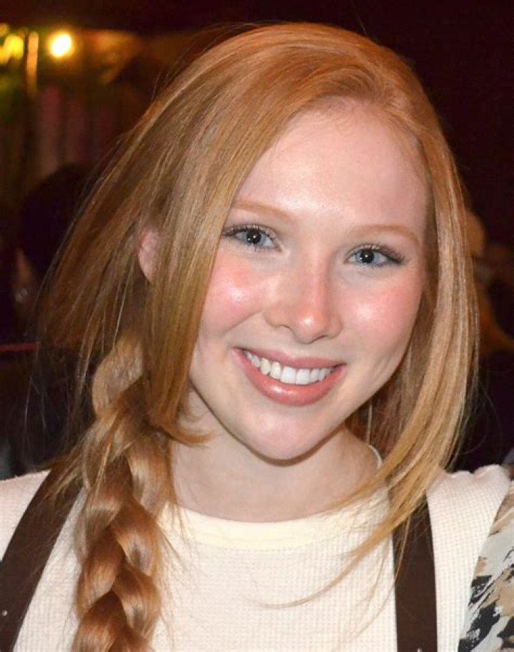 Molly Quinn Biography, Age, Height, Husband, Net Worth, Family