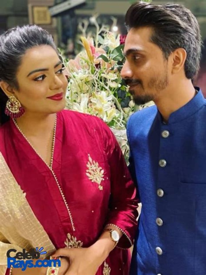 Sadaf Kanwal Biography, Age, Height, Husband, Net Worth, Family