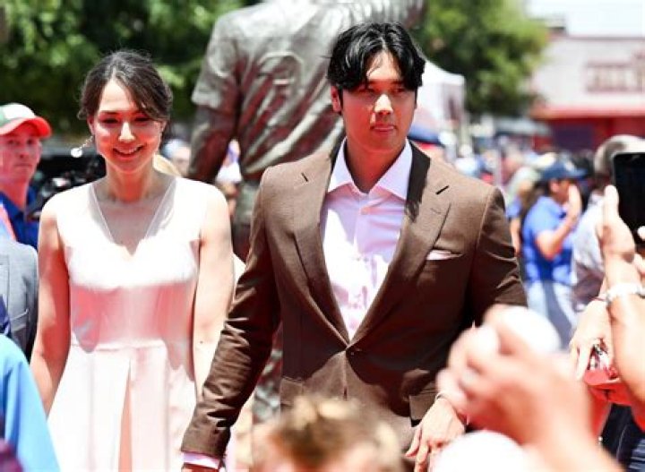 Shohei Ohtani Biography, Age, Height, Wife, Net Worth, Family